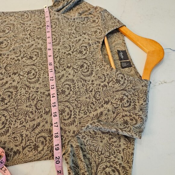 Chico's Travelers Asymmetrical Hem Gold Metallic Scroll Print Tunic Medium Sz 1 - Picture 7 of 8